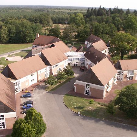 Hotel Domaine De Mont-Evray Nouan-le-Fuzelier Exterior foto
