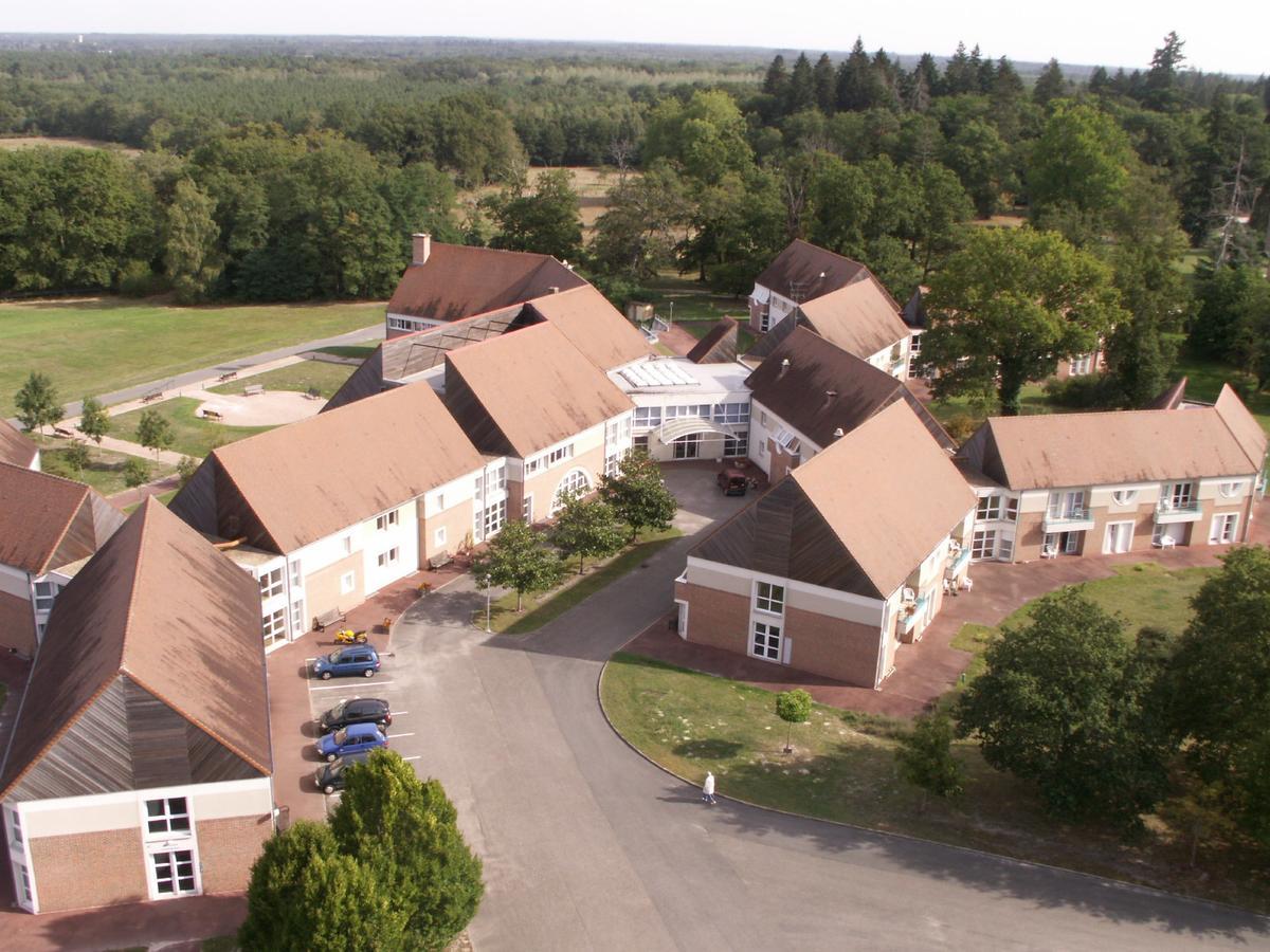 Hotel Domaine De Mont-Evray Nouan-le-Fuzelier Exterior foto